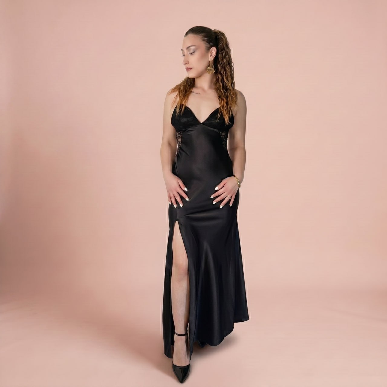 Modella indossa la nuova collezione